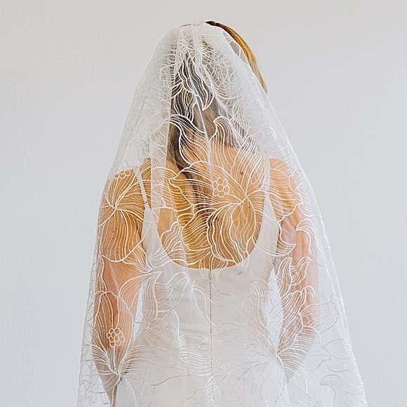 Artemis Bridal Margot Veil - Picture 1 of 9